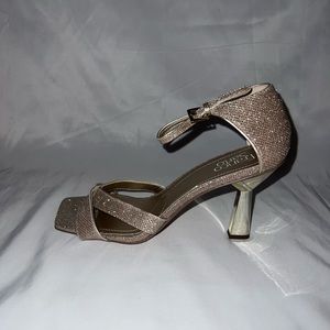 NWOB Franco Sarto Size 10M Heels Gold Buckle Heel 3.75” B3